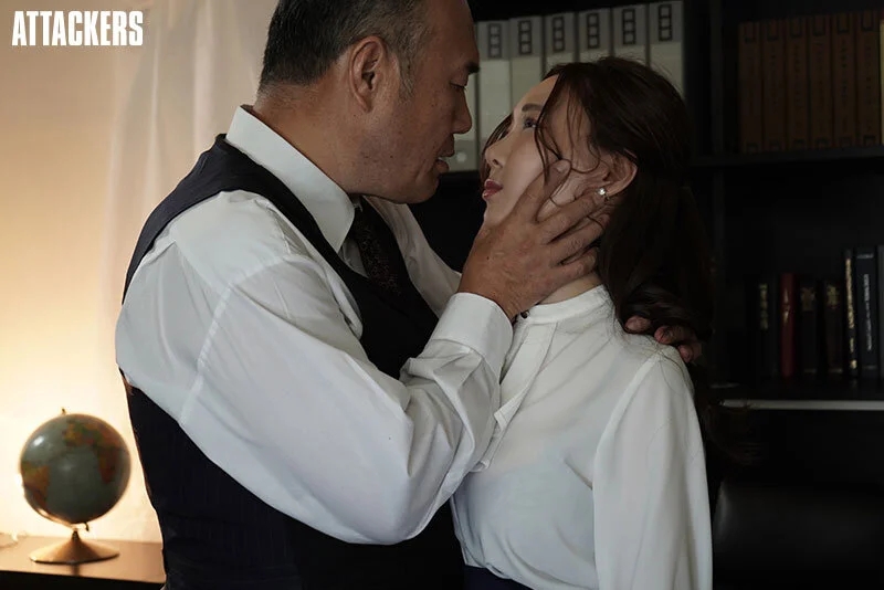 唾液が混じり合う密室接吻社長室 実浜みき