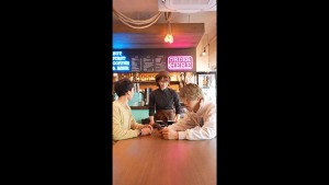 僕の幸運なエロい体験 お洒落なカフェで友人に勧められたマッチングアプリでそこの美人店員が謎に釣れて、一瞬美人局かと疑うくらいトントン拍子でホテルに行ったらただのど変態だった話 美園和花 ギャラリー 3