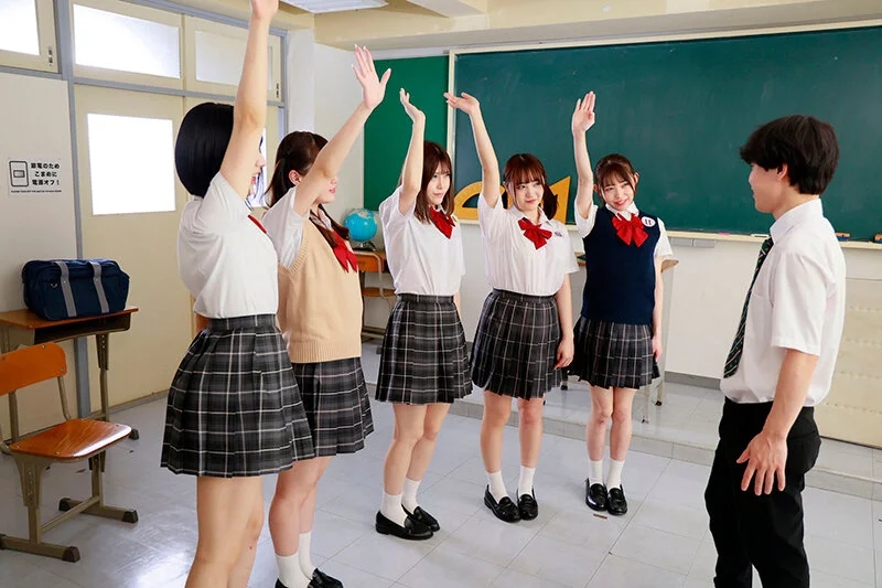 貼れば誰でもいいなり！ハーレム洗脳シールでクラスの一軍女子を完全支配してハメ比べ！