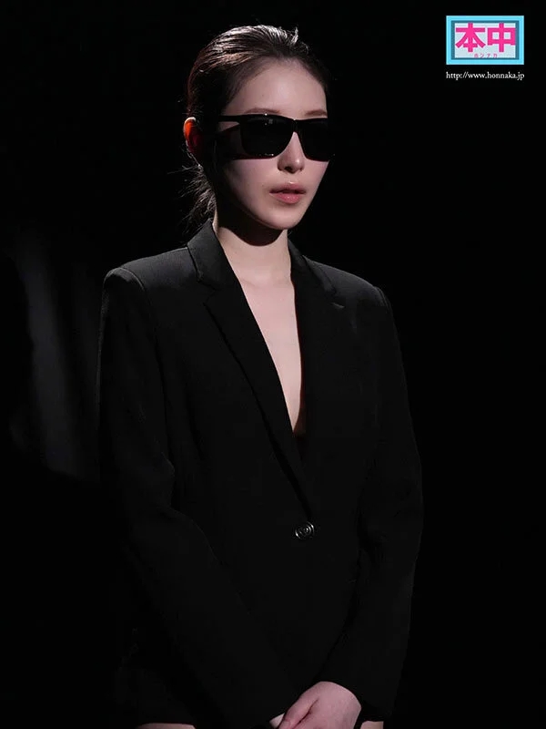 世にも卑猥な物語 奇妙でエロい中出しシチュエーション全5話収録。 香水じゅん