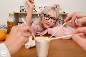 【VR】「寒いしダルくて出れない」無気力ギャルとコタツ王様ゲームで密着汗だくSEX 春陽モカ ギャラリー 4