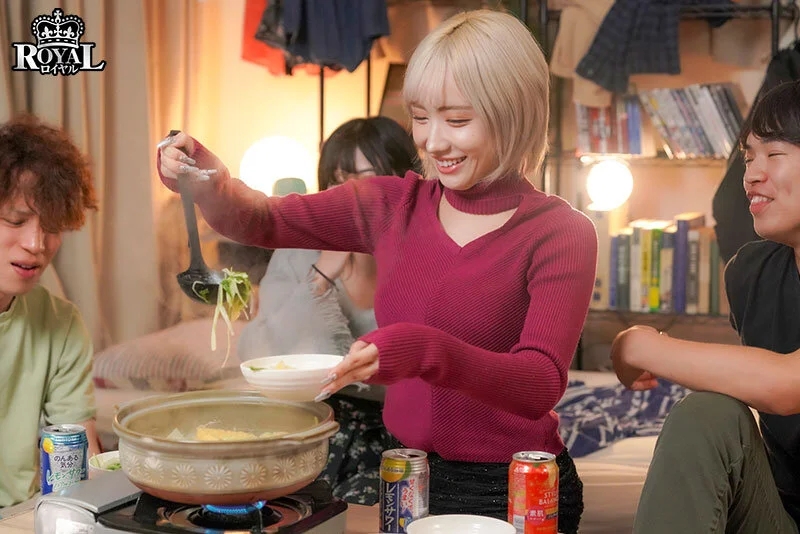 毎日泊まりに来る彼氏持ちの女友達から無自覚に誘惑され、勇気を出せず生殺し状態になった僕 春陽モカ