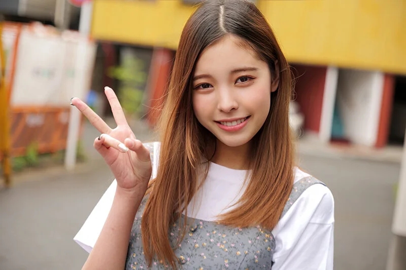 素人女子大生限定！パンティ素股でカチカチち●ぽがアソコに擦れて赤面発情！クロッチは恥ずかし汁まみれ！そのまま生で擦り合わせて、ヌルヌルワレメに結局つるんっと入って生中出し！！ウブなハニカミ娘編 みこ うみ