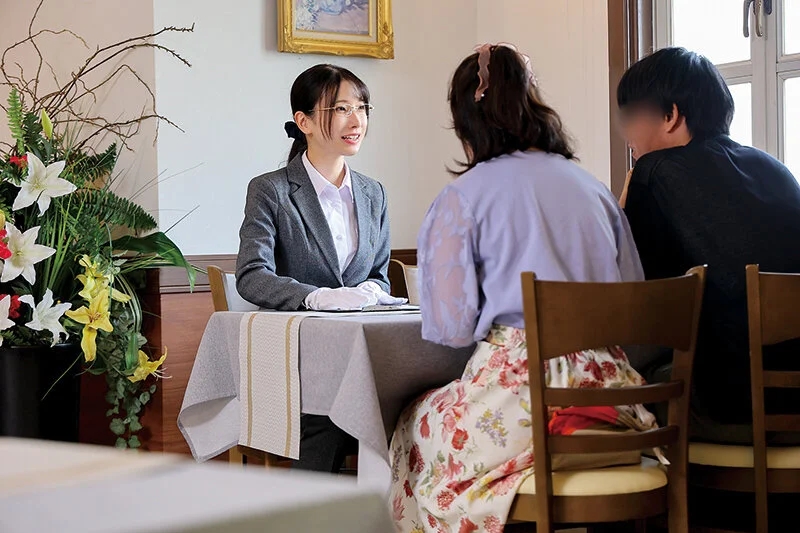 僕と愛を誓い合った真面目で仕事熱心な可愛い彼女が、ビデオ通話中に生ハメ中出しハメ撮りセックスさせられるまでの一部始終 宮西ひかる