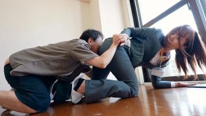 ピタパンOLアナルを即クンニ！内見中の肛門クンニが忘れられないデカ尻不動産レディが新居に押しかけて来たので、むれ匂うパンツスーツ尻穴を舐めほじって中出ししてあげた わか菜ほの ギャラリー 4