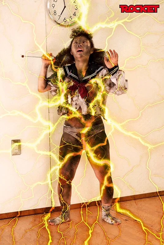 無様エロ再び！裸より恥ずかしい爆発黒焦げ女 パート2 理科の実験完全版