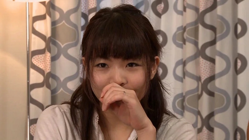 浮気をされて怒り心頭の若妻さん！やけくそ気味にAV出演を決めちゃう！考えが変わらない内にと電マでイカセてヌレヌレなアソコに肉棒挿入で生中出し！