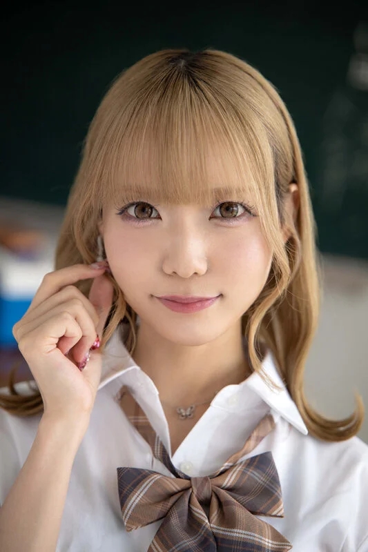 【VR】これぞ8K！顔面特化アングルVR ～ギャル女子校生x顔面特化アングル！ミナちゃんの 前のめりピストン騎乗位でメスがっちゃえ！！～ 藍瀬ミナ