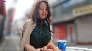 結婚して22年、平凡な生活を送る主婦。最近、年齢を重ねるごとに心が冷めていくのを感じる…もう一度だけ10代の頃のようにキスしただけでドキドキする燃えるようなSEXがしたい。一日限定彼氏と最初で最後の不貞中出しSEX まなみさん（43歳）太田区在住 子供:息子（20歳） ギャラリー 2