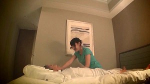 狙われた人妻マッサージ師…密室で赤裸々に暴かれる巨乳人妻のすべて 浜崎真緒 ギャラリー 1