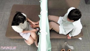 『恋人なし男女は「性器の味」だけで恋に落ちて初対面の相手とSEXしてしまうのか？』経験が少ない超かわミニマムJDが経験豊富な青年とマッチング♪顔は見えないけどデカチンにメロメロ…無計画なイキっぱなし中出し生ハメ♪【街角素人モニタリング♯あかり♯20歳♯大学生】 ギャラリー 2