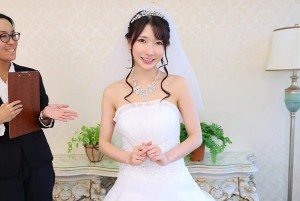 【VR】【8K VR】僕の彼女と結婚式の打ち合わせ中、試着させてもらったウエディングドレス姿の彼女に欲情してしまい、永遠の愛を確かめ合うビフォーマリッジセックス 宮西ひかる ギャラリー 7