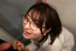 【職場でヤレる女】 社内ではクールな僕のセフレちゃん 裏の顔は甘えん坊でチンコを求めてくる女-実はこの女フェラ好きです。- 営業部 葵 24歳 中城葵 ギャラリー 4