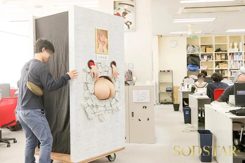 前代未聞！小倉由菜の壁尻パネルを出張レンタル！暴走する精子満タン男たちのザーメンを膣で受け止め白濁マン汁まみれでガクイキする二日間に密着！