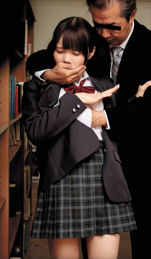 「誰か…誰か助けて…」 声にならない悲鳴！ 喘ぎ声も出せず声を押し殺し…敏感制服美少女図書館内中出し痴●3 美澄玲衣 ギャラリー 4