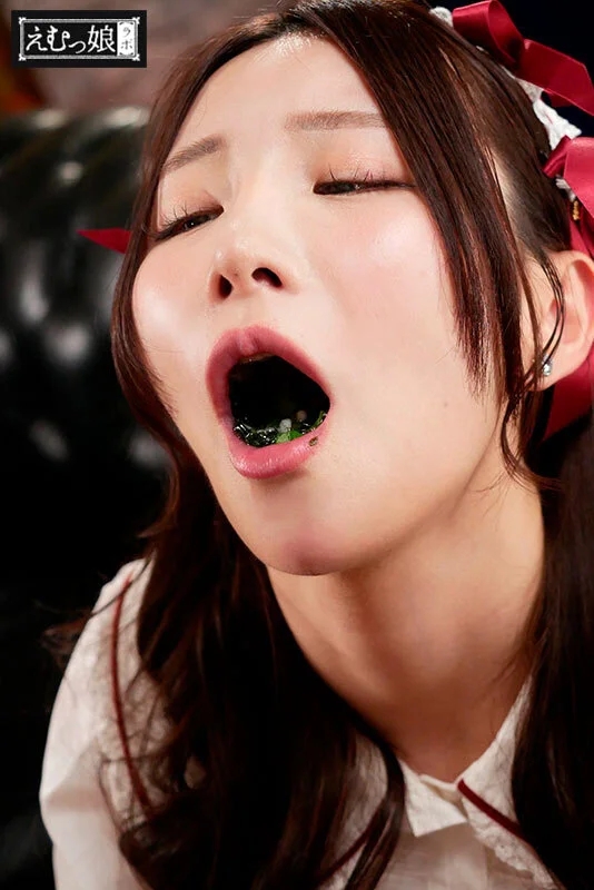 笑顔で喉越し感じたい。汁男優26人だしたて濃厚ザーメン啜り散らす。異常食ザー吸い込み娘 Nia