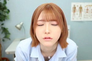 【VR】【8K VR】授業中に体調が悪くなった僕。隣の席のギャルのあかりちゃんに連れられて保健室で休んだら、お口マ○コと生マ○コの抜きテクニックで精巣から無理やり精子を引き上げられ、アヘ顔中出しとアヘ顔顔射を決め込んだ。 皆瀬あかり ギャラリー 8