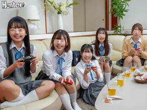 『お兄ちゃんで罰ゲーム』開始！これは普段からキモがられている兄の部屋に妹と友達が乱入し突然パンツを見せる罰ゲーム！更にエスカレートしていき ギャラリー 2