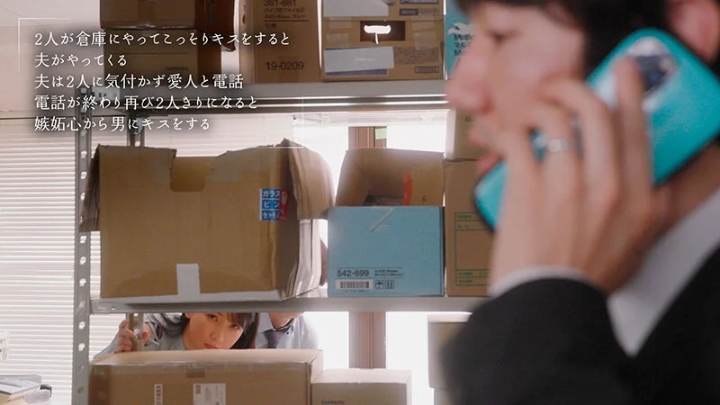 夫が近くで寝てるからコッソリとトロけるまで耳をチンポみたいに舐める‘ミミラチオ’で聴覚から発情させる美人妻 宮西ひかる