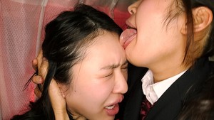 白濁痰唾汁吐き顔面舐めレズ ギャラリー 9