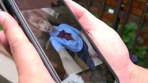 ファミレスNTR いやらしいオヤジ店長にノーパンノーブラ接客を強いられ慰みマ〇コになっているボクの巨乳彼女リカ （21） 椿りか ギャラリー 4