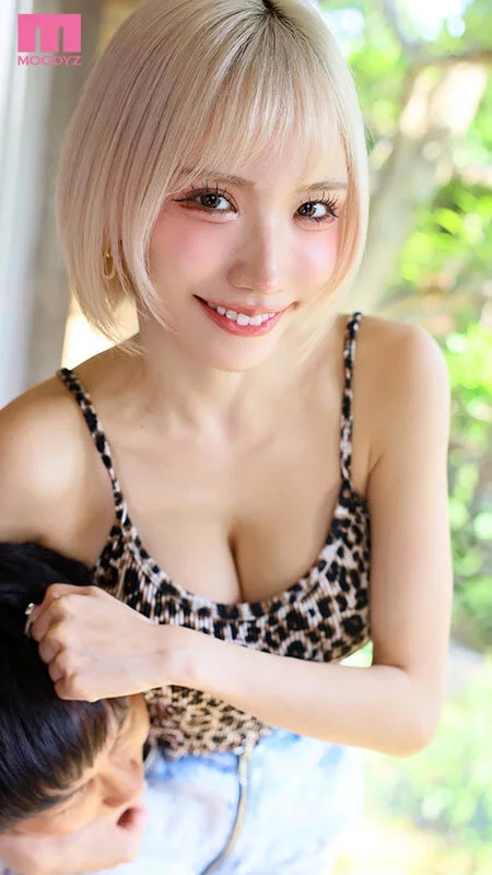 男友達みたいな距離感だった幼馴染と10年ぶりに再会したら… 急成長した巨乳ビッチギャルに筆おろし中出しで15発搾られた僕たち… 春陽モカ