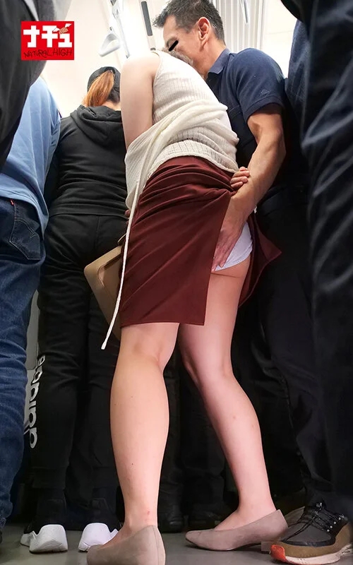 乳首開発電車7 色白剛毛Gカップ娘