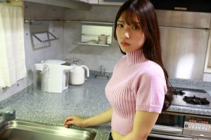 田舎に引っ越ししてきたカップル。隣の家の田舎の元ヤンに、彼女がまわされるまで...宮城りえ ギャラリー 1