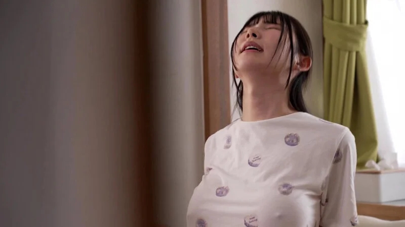 巨乳の姉がボクを無意識誘惑する、無防備パンチラ・胸チラ近親相姦