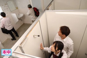電話で彼氏とケンカする女子●生を我慢できずにメチャクチャ痴●してやったら…マン汁で濡れまくってたので、彼氏よりも俺のテクの虜にその後めちゃくちゃ中出ししまくってやった！ 鈴の家りん ギャラリー 2