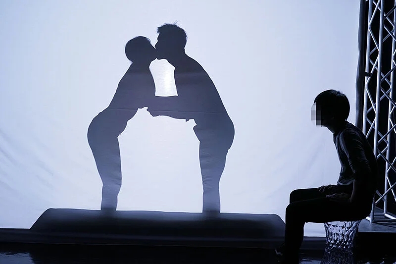 一般男女モニタリングAV ラブラブカップル限定 影絵に挑戦！ドキドキ寝取られシルエットクイズ！4 布越しに彼氏に見られているのに女子大生がデカチンSEXで生中出し！