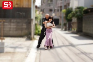 服越しでも分かるKカップが強●魔の目に留まり、拉致られ、大量媚薬に漬けられオーバードーズ！ ペニス中毒トリップ大乱交 凪ひかる ギャラリー 2