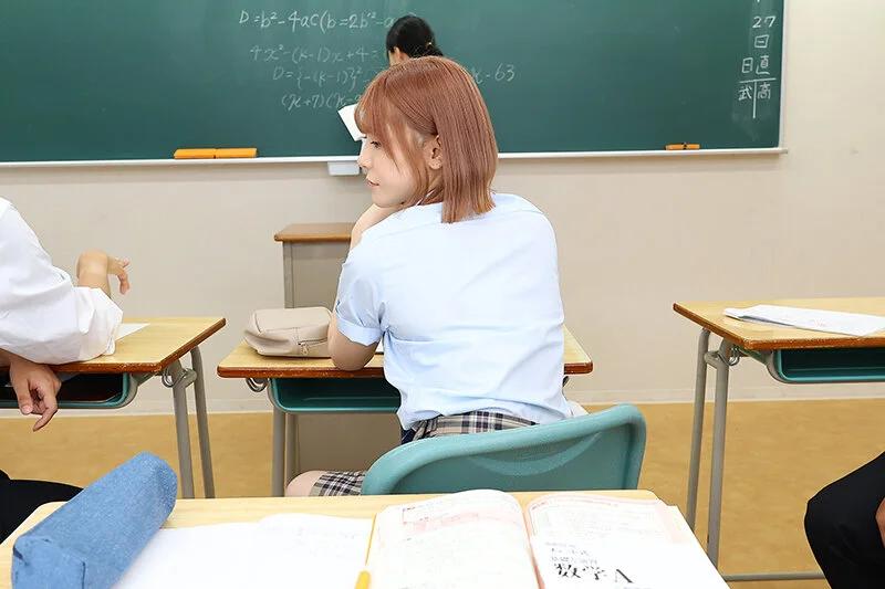 【VR】【8K VR】授業中に体調が悪くなった僕。隣の席のギャルのあかりちゃんに連れられて保健室で休んだら、お口マ○コと生マ○コの抜きテクニックで精巣から無理やり精子を引き上げられ、アヘ顔中出しとアヘ顔顔射を決め込んだ。 皆瀬あかり ギャラリー 4