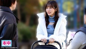 息子と妻が田舎に帰省中ママ友の自宅に入り浸り中出し不倫セックスに明け暮れた1週間。 五日市芽依 ギャラリー 1