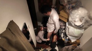 我慢できない…玄関セックス 扉一枚隔てた向こうは外。バリキャリOLの汚部屋でNGR 一条みお ギャラリー 5