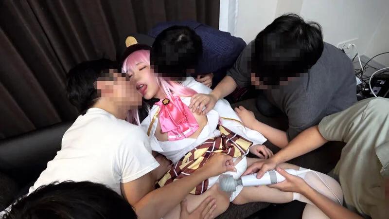 豪華5本立3時間超えSP 6P大乱交SEXメスガキ憧れコス●リ大行列レイヤー様【喉奥イラマ→小さなワレメに巨マラ連続中出し】絶叫イキ止まらず美貌崩壊アヘ顔＆失禁オシッコ漏れっぱなしでオマ●コぶっ壊れました＋童貞喪失編etc ギャラリー 7