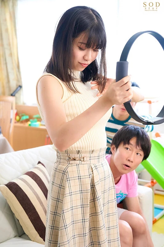 母性溢れる義理の姉Gカップおっぱいで精通するマセガキ絶倫弟二人。 浜辺栞帆