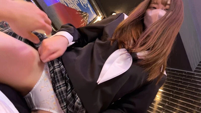 【コスハメ】小悪魔的美少女の桃尻の痙攣昇天ハメ撮り中出し 末広純