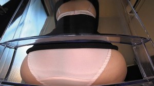 挑発ミニスカ痴女スケスケ透明椅子パンモロ密着パンティー4 ギャラリー 7