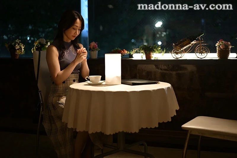 指輪を外している時は独身と嘘をつき不倫をしています。 親愛なる旦那様へ、ごめんなさい。 水戸かな