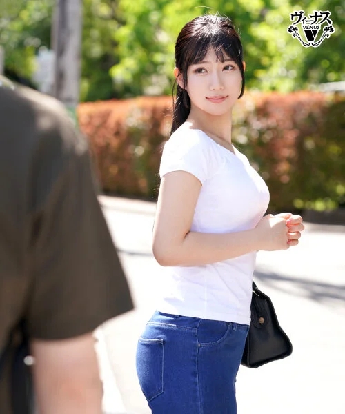 バイト先で働く美しい人妻を家に連れ込み中出しセックス 宮城りえ