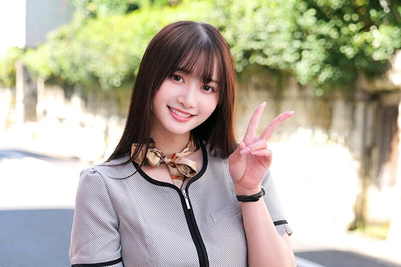 街で働くかわいい女の子をガチナンパ＆その場でガチ本番交渉！真面目そうに見える制服系お姉さん！なんか普通に仕事してます感出てますがエロオーラ全開のムンムンビームの方が溢れ出てますよ！