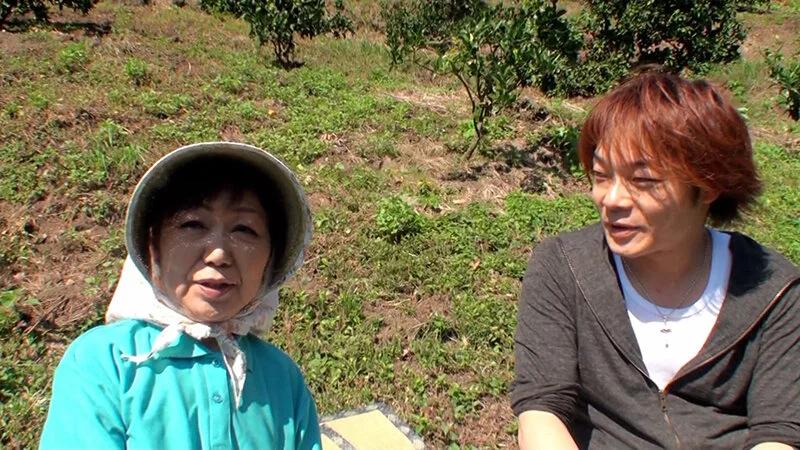 もうすぐ六十路の熟女がAVに応募。森の木陰で淫乱中出しSEX！太陽の下で本能丸出しAV撮影！ ギャラリー 1