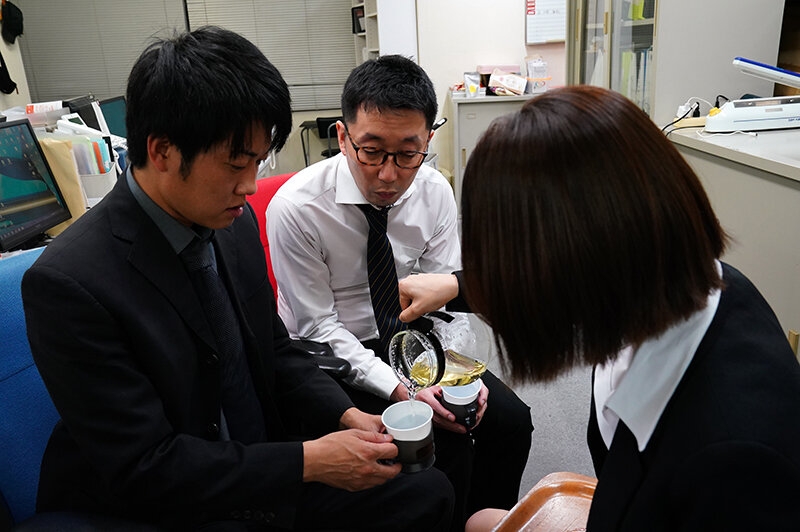 頻尿痴女 完全ノーカットで魅せる美咲かんなの麗しきオシッコ