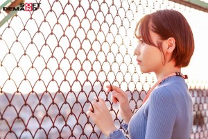 照れ屋だけどスケベっぷり半端ない ショートカットが可愛らしい入社2年目グッズ事業部 柴崎はるAV出演（デビュー）！ ギャラリー 6