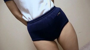 宮城りえ ムチムチ美尻 神ブルマ 美少女やぽっちゃり娘らにピチピチブルマ＆体操着を着せ、ハミパン、ムレムレワレメを毛穴まで見えるほどの超ドアップ接写！さらに尻コキ、着衣お漏らし放尿やブルマぶっかけ等ブルマ好きに送る完全着衣フェチAV ギャラリー 8