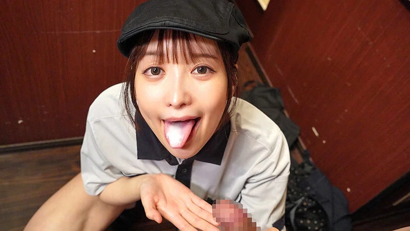 ハンバーガーチェーン店の美人バイトリーダーは盛りがちなアルバイト達をバキュームフェラで精飲管理。週6でごっくんする日常の記録 ゆい25歳 天馬ゆい