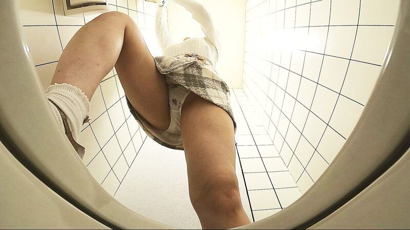女子トイレ覗き迫力の放尿と生々しいオナニー ＃8 ギャラリー 1