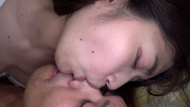 舌割れトロ顔女子がM男に濃厚鼻フェラ ギャラリー 15