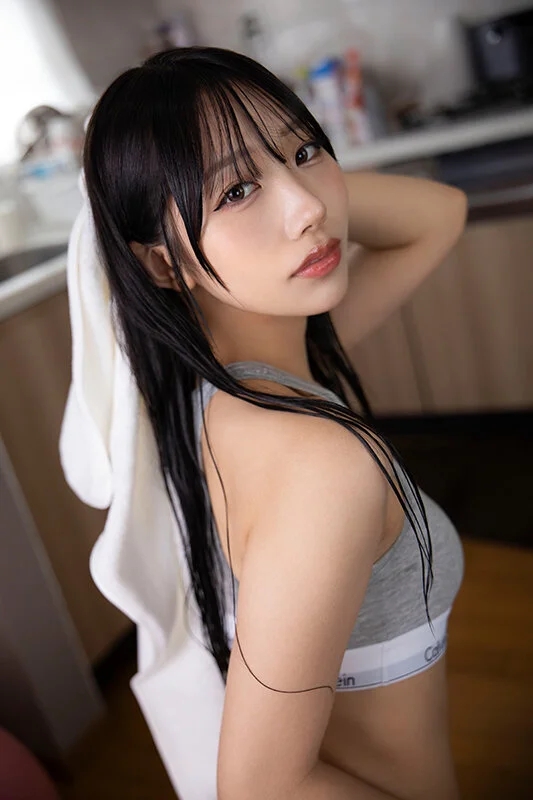 【VR】これぞ8K！唇とお尻と濡れ髪と’エロ承認欲求カノジョ’と同棲生活 尾崎えりか